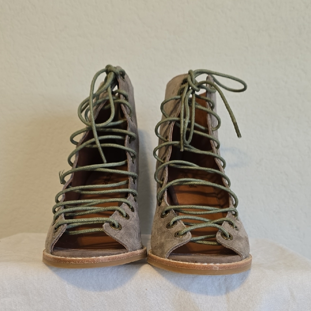 Jeffrey Campbell "Cors" Taupe Lace-Up Suede Booties. Size 7.5M Gently Worn - Picture 4 of 15